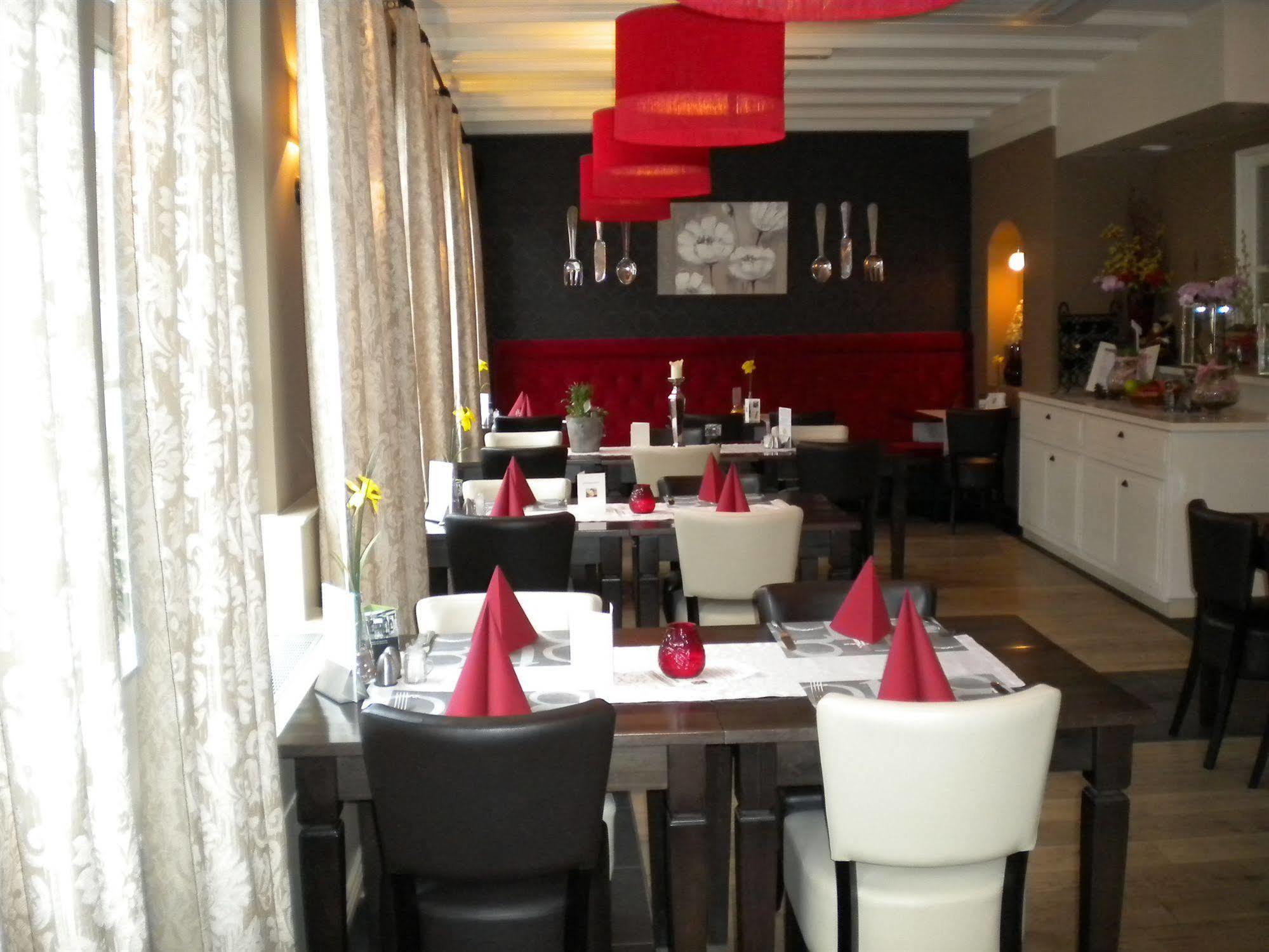 Hotel Restaurant 'T Trefpunt Made Exterior photo